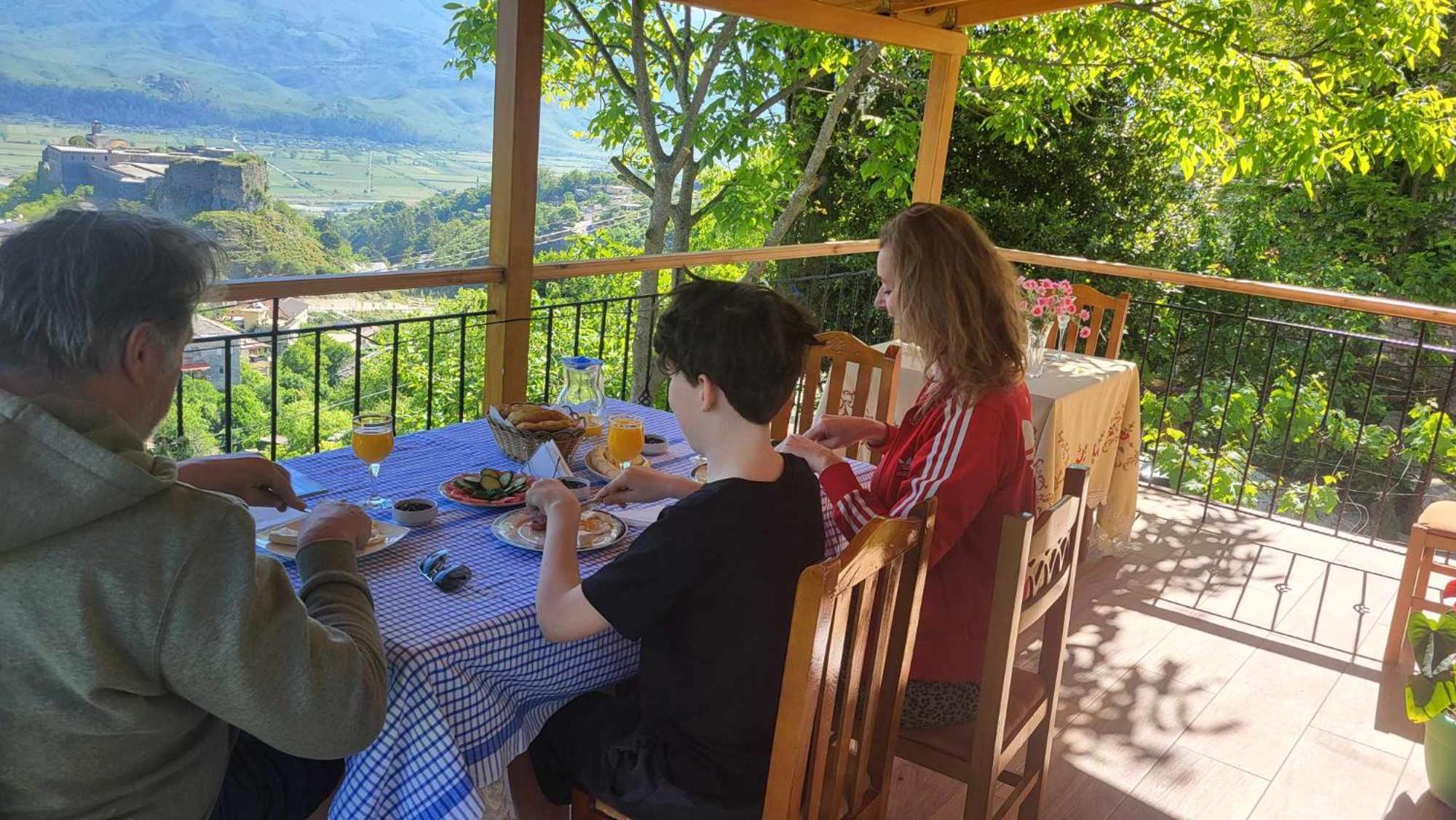 Guest House Hasko Gjirokastër Екстериор снимка