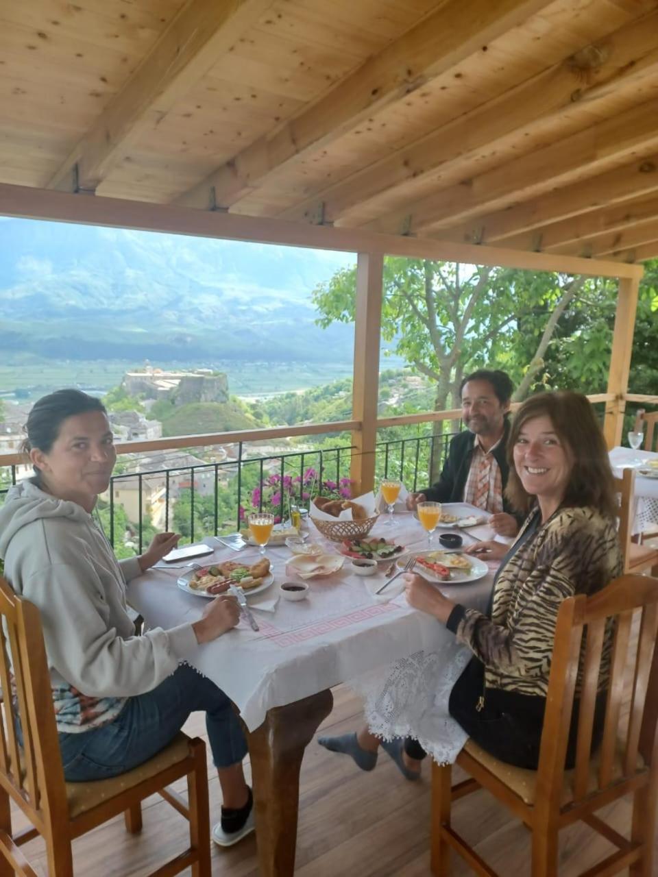 Guest House Hasko Gjirokastër Екстериор снимка