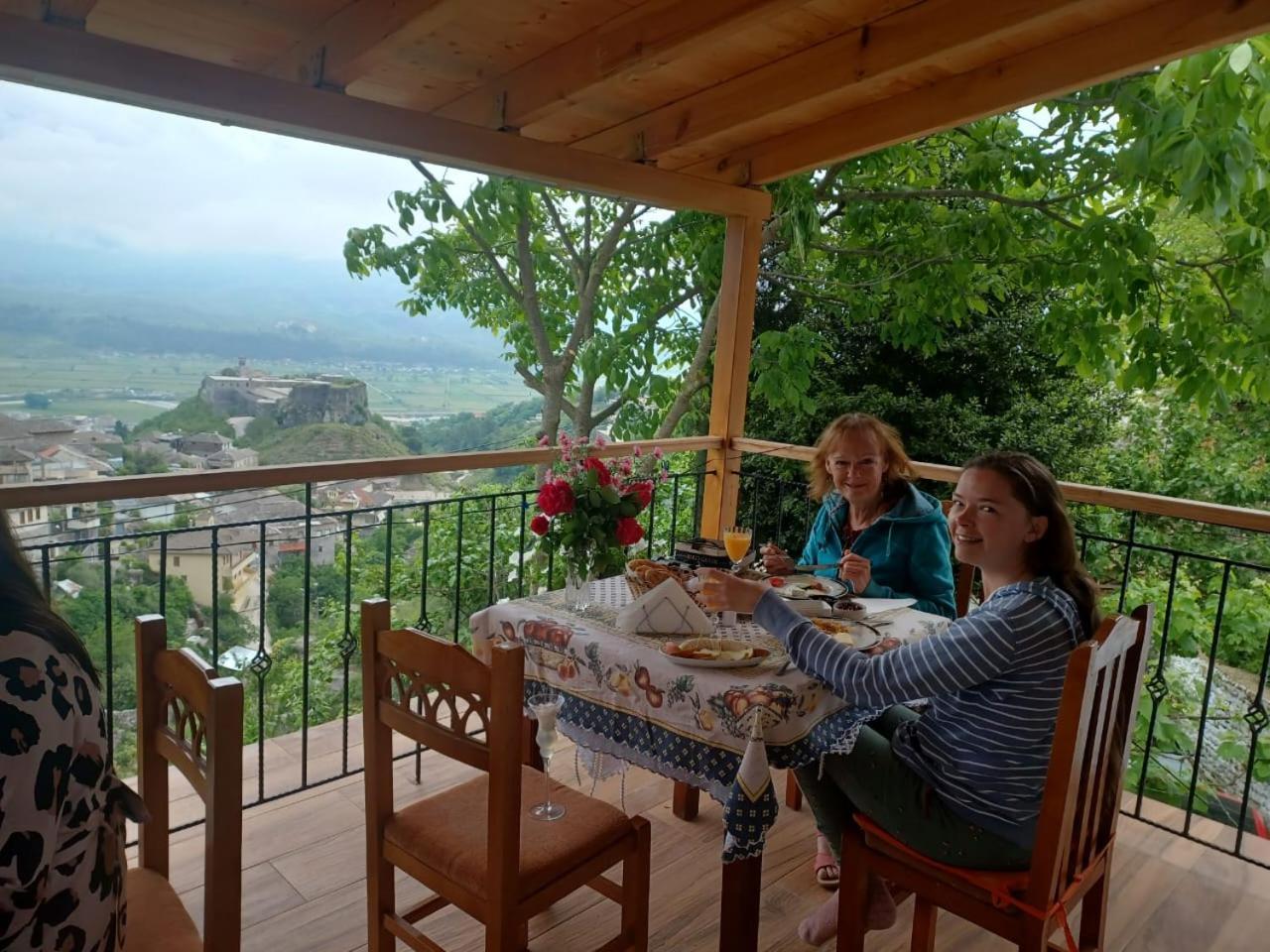 Guest House Hasko Gjirokastër Екстериор снимка